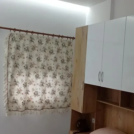 Marias Lägenhet Golem (Tirana)